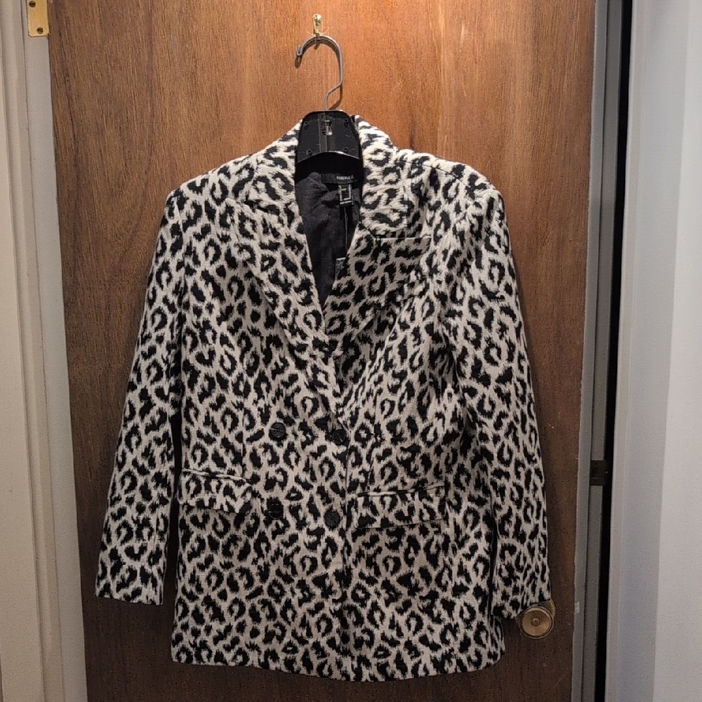Forever 21 Black and White Animal Print Blazer